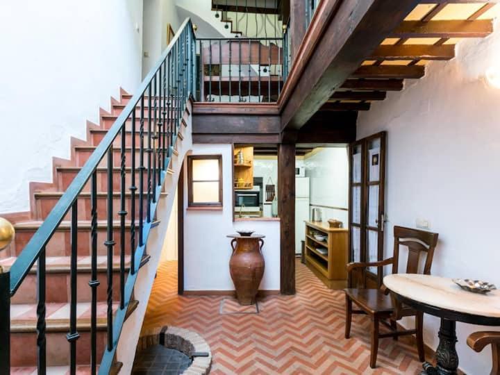 Historic House In The City Center Seville Exterior photo